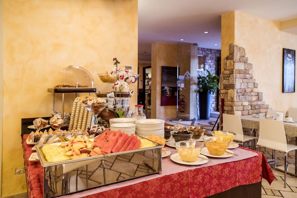 Ahg Donna Silvia Wellness Hotel