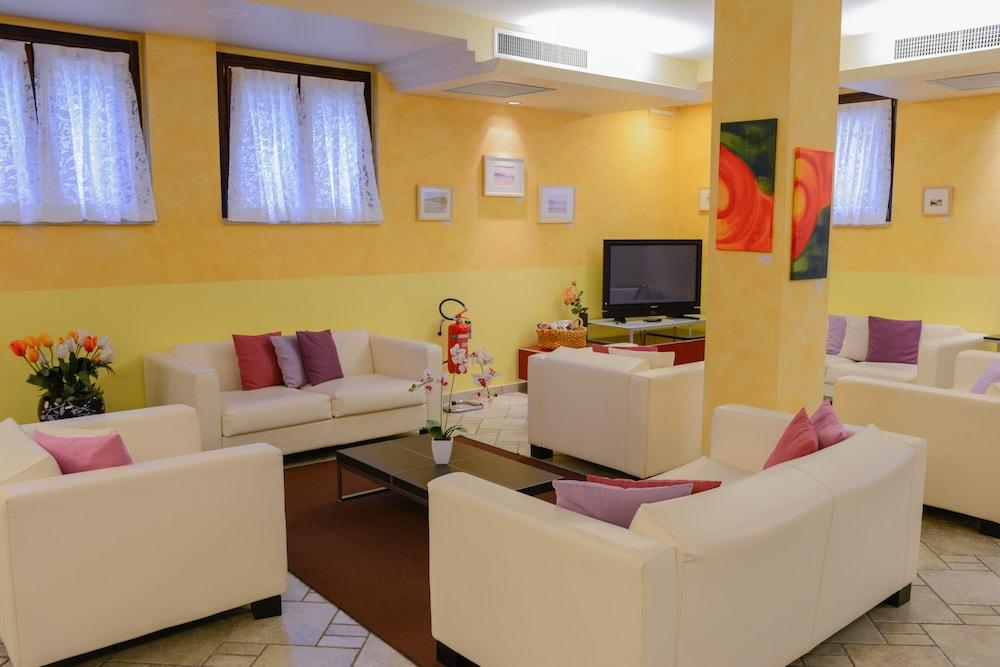 Hotel Ahg Donna Silvia Wellness 4*
